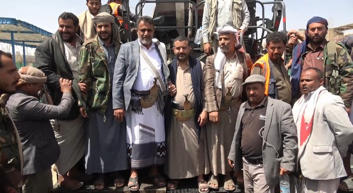 تدشين المرحلة الأولى من مشروع سفلتة الشارع العام في الطفة بالبيضاء