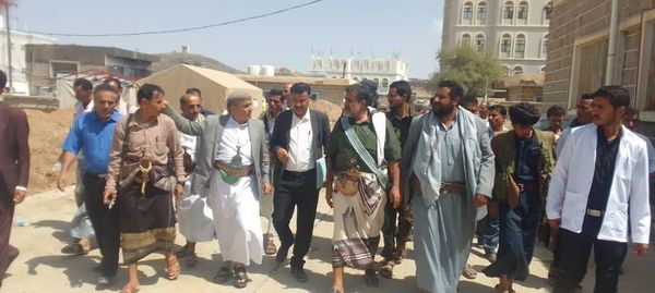 محافظ البيضاء يطلع على مشروع تأهيل محطة الكهرباء بمستشفى الثورة العام
