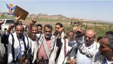 محافظ البيضاء يفتتح مدرستين في مديرية القريشية