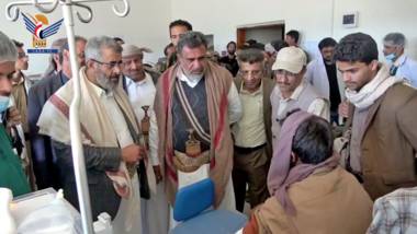 محافظ البيضاء يطلع على خدمات مركز الغسيل الكلوي بمستشفى رداع