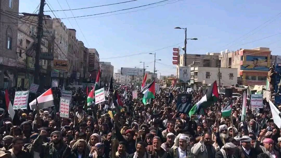 مسيـ ـرات ووقفات بمديريات البيضاء نصـ ـرة لفلسـ ـطين وتنـ ـديداً بالجـ ـرائم الصهـ ـيونية