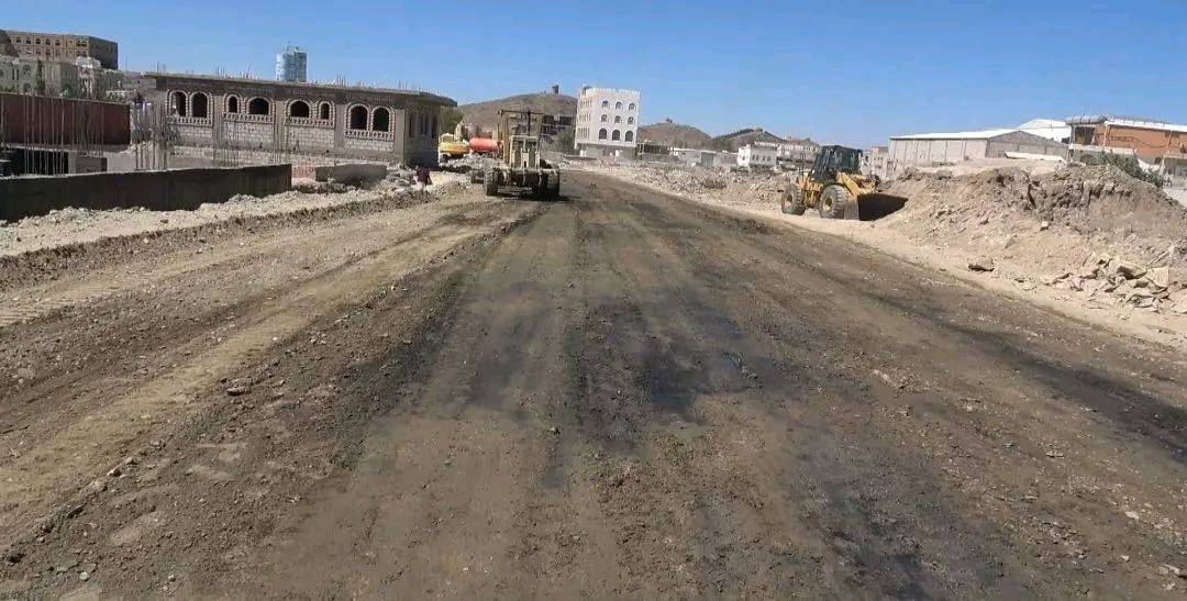 تفقد سير العمل في مشروع شق شارع مركز الغسيل الكلوي الخيري بالبيضاء