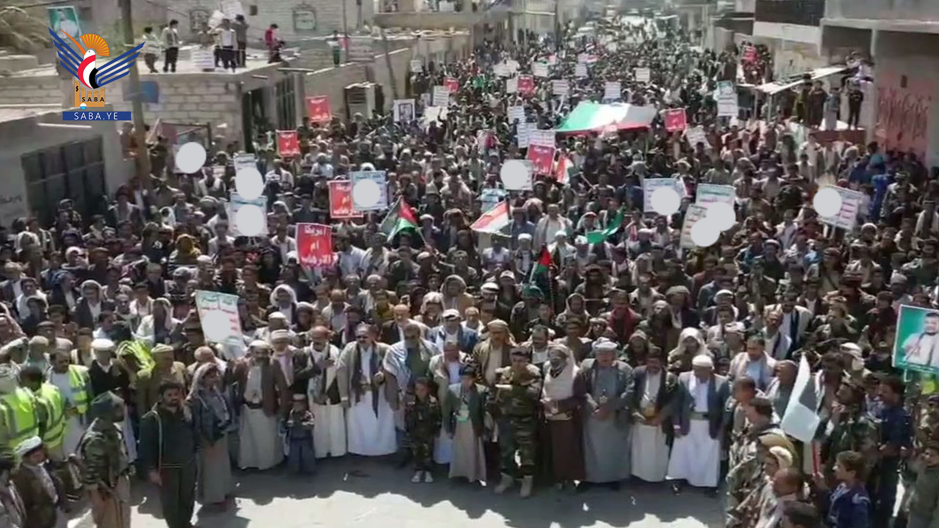 مسيـ ـرات ووقـ ـفات حاشـ ـدة في البيضاء تضامـ ـناً مع فلسطـ ـين وتنديداً بالمجـ ـازر الصهـ ـيونية