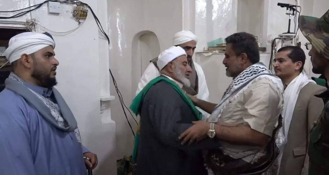 قيـ ادة محافظة البيضاء تشارك جموع المواطنين صلاة عيد الفطر