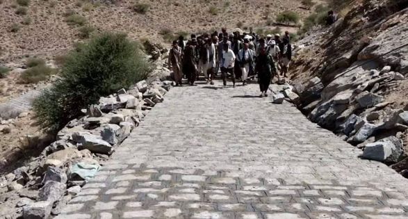 محافظ البيضاء يتفقد العمل بمشروع شق ورصف عقبة زعج بمديرية ولد ربيع السبت، 23 ربيع الآخر 1446هـ الموافق 26 أكتوبر 2024