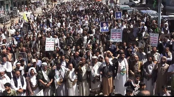 البيضاء مسـ ـيرات ووقــ ـفات حاشـ ـدة تنـ ـديداً بالعـ ـدوان الصـ ـهيوني على غـ ـزة ولبـ ـنان الجمعة، 15 ربيع الآخر 1446هـ الموافق 18 أكتوبر 2024  البيضاء - سبأ : شهـ ـدت مـ ـدن ومديريات محافظة البيضاء اليوم مسـ ـيرات ووقـ ـفات حاشـ ـدة تنـ ـديداً بمـ ـجا