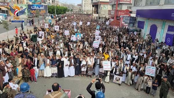 مسـ ـيرات حاشـ ـدة بالبيضاء تحت شعار "ثابـ ـتون مع غـ ـزة.. رغم أنف الأمريـ ـكي وجــ ـرائمه" الجمعة، 27 شوال 1446هـ الموافق 25 أبريل 2025