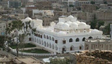 قيادة السلطة المحلية بالبيضاء تنعي الشيخ علي عمر السقاف الجمعة، 23 محرم 1447هـ الموافق 18 يوليو 2025