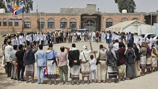 وقفة تضـ ـامنية مع غـ ـزة لطلاب وموظفي معهد العلوم الصحية ومستشفى الثورة العام في البيضاء الثلاثاء، 04 صفر 1447هـ الموافق 29 يوليو 2025