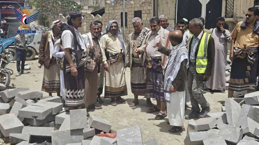 محافظ البيضاء يطلع على العمل بمشروع الرصف الحجري بالمدينة الاثنين، 02 ربيع الأول 1447هـ الموافق 25 أغسطس 2025