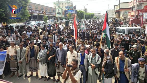 مسير لطلاب مدارس مدينة البيضاء تنـ ـديدا بجـ ـرائم الإبـ ـادة والتـ ـجويع بحق أهالي غـ ـزة الاثنين، 10 صفر 1447هـ الموافق 04 أغسطس 2025