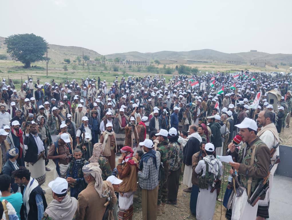 عرض لقـ ـوات التعـ ـبئة من خريجي دورات طـ ـوفان الأقـ ـصى في مديريات مربعي الأوسط والبيضاء الثلاثاء، 01 ربيع الآخر 1447هـ الموافق 23 سبتمبر 2025