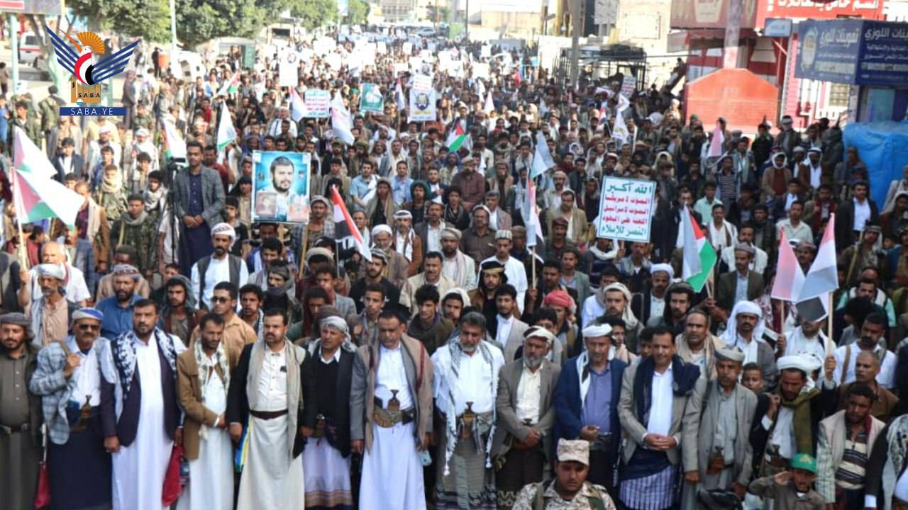 مسـ ـيرات حاشـ ـدة في البيضاء تتويـ ـجا لعامين من الجـ ـهاد والتضـ ـحية حتى النـ ـصر الجمعة، 18 ربيع الآخر 1447هـ الموافق 10 أكتوبر 2025
