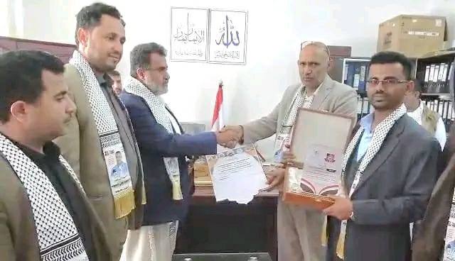 *جامعة البيضاء- تكريم محافظ محافظة البيضاء اللواء المجاهد عبدالله علي إدريس، بدرع مؤتمر الجامعة السادس تقديرا لجهوده في إنجاح المؤتمر ودعم الجامعة*