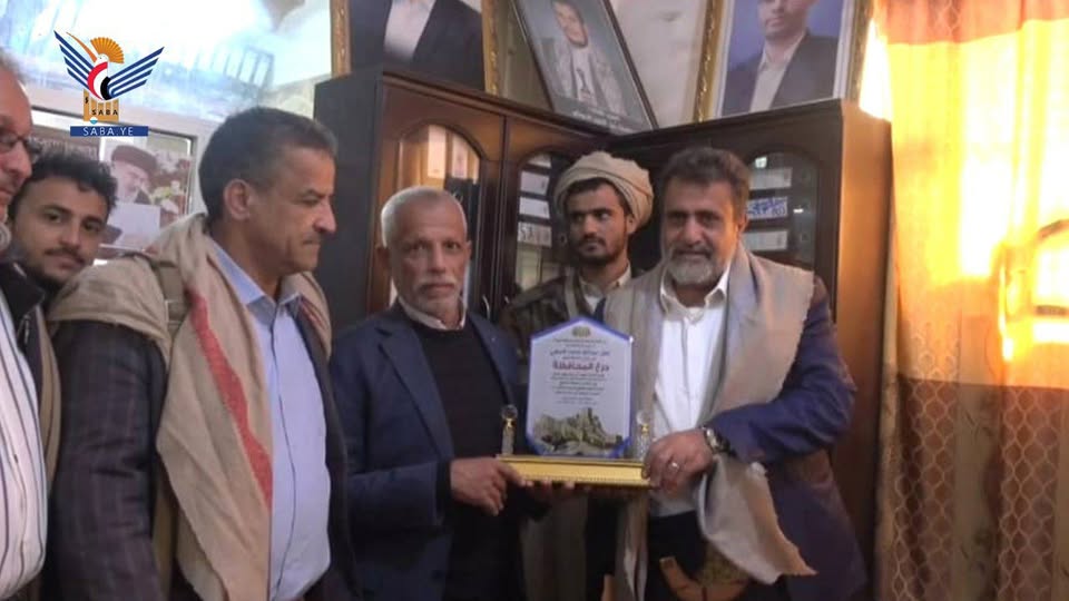 محافظ البيضاء يكرّم رئيس صندوق صيانة الطرق الخميس، 03 شعبان 1447هـ الموافق 22 يناير 2026