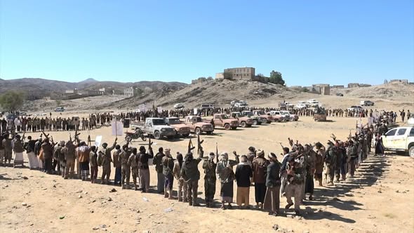 الزاهر - وقـ ـفة قـ ـبلية مسـ ـلحة اعـ ـلانا للنـ ـفير العام وتأكـ ـيدا على الجـ ـهوزية والاستـ ـعداد لمـ ـواجهة جـ ـولة الصـ ـراع القـ ـادمة مع الاعـ ـداء والتأيـ ـيد التام لكـ ـافة القـ ـرارات التي يتـ ـخذها السـ ـيد قـ ـائد الثـ ـورة