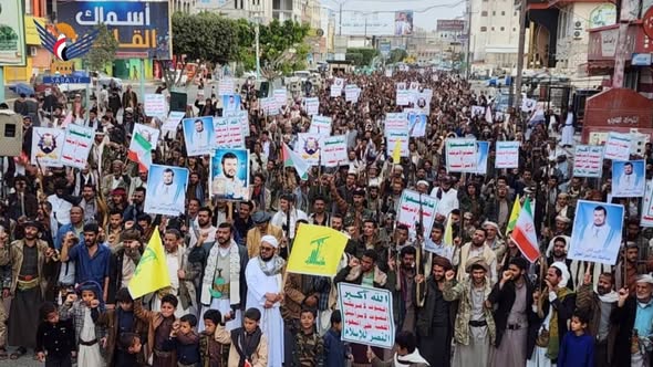 مسـ ـيرات جمـ ـاهيرية في البيضاء تضـ ـامنا مع إيـ ـران ولبـ ـنان وتأكيدا على الجـ ـاهزية الجمعة، 17 رمضان 1447هـ الموافق 06 مارس 2026