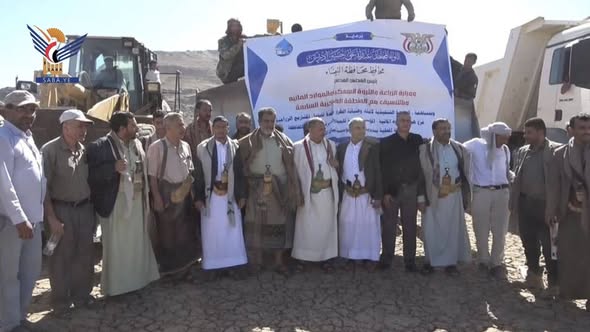 محافظ البيضاء يدشن الأعمال الإنشائية لكريف حصد مياه الأمطار برداع الأربعاء، 03 ذو الحجة 1447هـ الموافق 20 مايو 2026